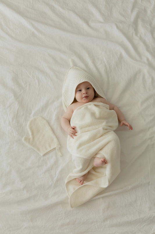 Полотенце детское Loomknits с уголком-капюшоном 85х85 см кремовый